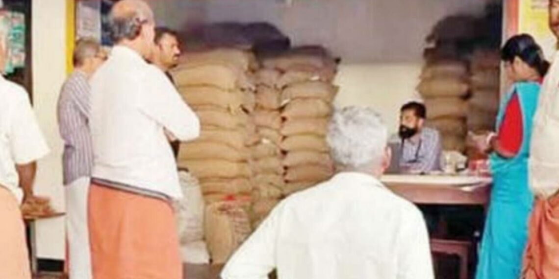 അനിശ്ചിതകാല സമരം തുടങ്ങി; സര്ക്കാര് കുടിശിക തീര്ത്തില്ലെങ്കിൽ റേഷൻ വിതരണം മുടങ്ങും