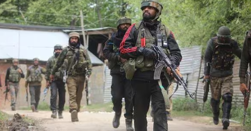 ഷോപ്പിയാനിൽ ഏറ്റുമുട്ടൽ തുടരുന്നു; ഒരു ലഷ്‌കർ ഭീകരവാദിയെക്കൂടി സൈന്യം വെടിവെച്ചുകൊന്നു