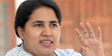 കേസ് വാദിക്കാൻ ഒറ്റ ദിവസത്തെ ഫീസ് 25 ലക്ഷം; വീണ വിജയൻ കേസ് വാദിക്കുന്നത് സുപ്രീം കോടതി അഭിഭാഷകൻ