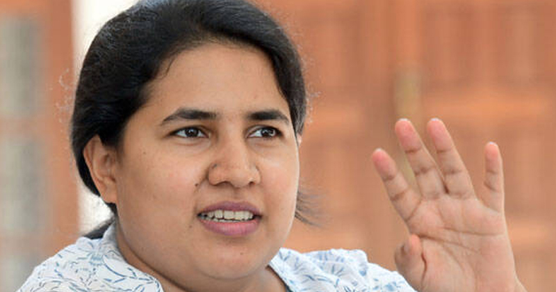 കേസ് വാദിക്കാൻ ഒറ്റ ദിവസത്തെ ഫീസ് 25 ലക്ഷം; വീണ വിജയൻ കേസ് വാദിക്കുന്നത് സുപ്രീം കോടതി അഭിഭാഷകൻ