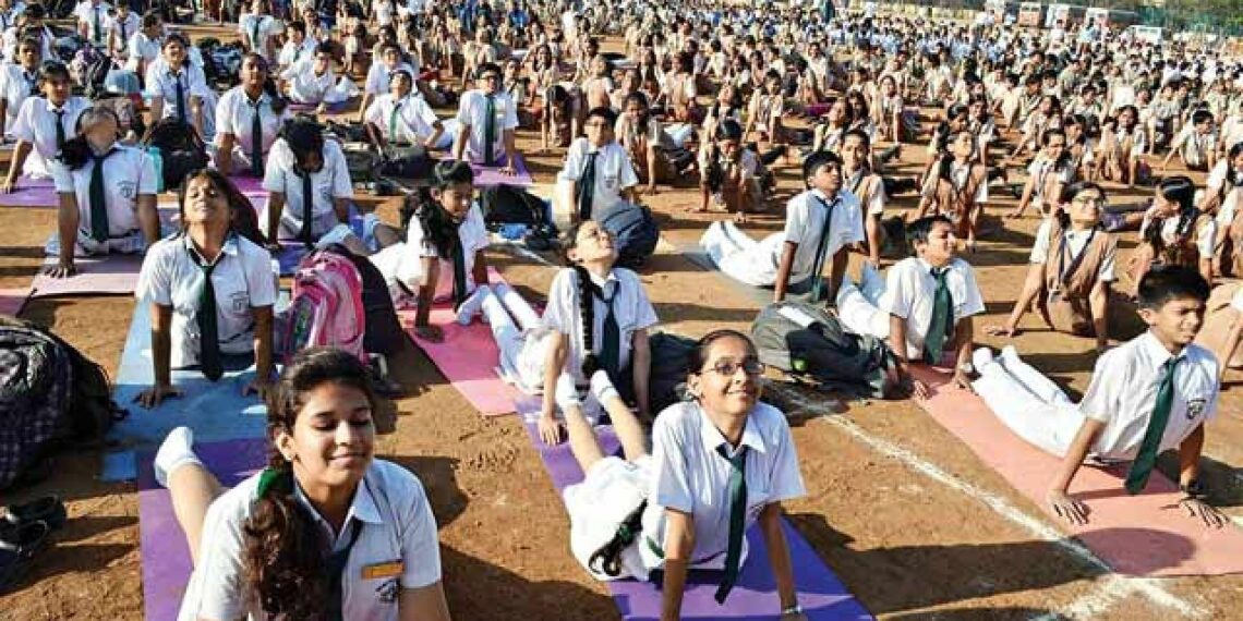 സ്കൂളുകളിൽ സൂര്യനമസ്കാരം നിർബന്ധമാക്കി;എതിർപ്പുമായി മുസ്ലിം സംഘടനകൾ