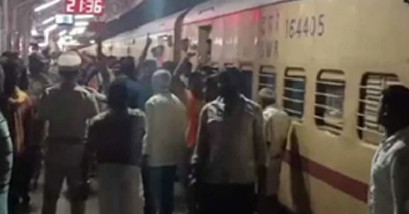 അയോധ്യയിൽ നിന്നും തീർത്ഥാടകർ മടങ്ങിയ ട്രെയിൻ കത്തിക്കുമെന്ന് ഭീഷണി; ഒരാൾ അറസ്റ്റിൽ