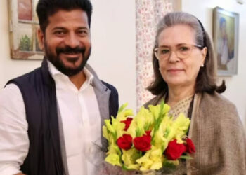 ‘സോണിയയെ ജനങ്ങള് അമ്മയായാണ് കാണുന്നത്’; തെലങ്കാനയിൽ മത്സരിക്കണമെന്ന് രേവന്ത് റെഡ്ഢി