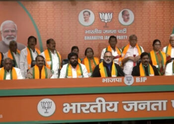 ഓപറേഷൻ താമര; മുന്‍ എംപി യും,15 എംഎല്‍എമാരും  ബിജെപിയില്‍, തമിഴ്നാട്ടിൽ വൻ രാഷ്ട്രീയ നീക്കം