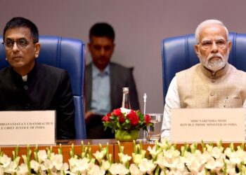 ‘പ്രധാനമന്ത്രി മോദി എന്നെ വിളിച്ച് നിർദ്ദേശങ്ങൾ തന്നു; കൊവിഡ് -19 ബാധിച്ചപ്പോഴുണ്ടായ അനുഭവം അനുസ്മരിച്ച് ചീഫ് ജസ്റ്റിസ് ഡി വൈ ചന്ദ്രചൂഡ്