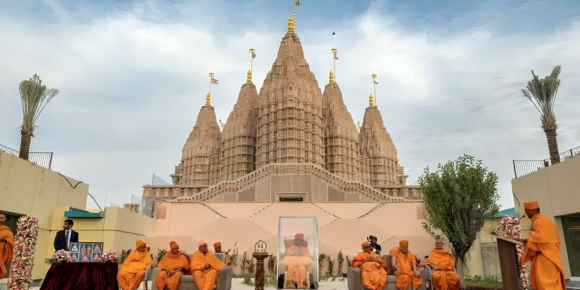 5000 പേർക്ക് സൗജന്യ ഭക്ഷണം; അബുദാബിയിലെ ഹിന്ദു ക്ഷേത്രം പ്രധാനമന്ത്രി നരേന്ദ്ര മോദി നാളെ ഭക്തജനങ്ങൾക്കായി സമർപ്പിക്കും