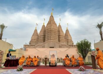 5000 പേർക്ക് സൗജന്യ ഭക്ഷണം; അബുദാബിയിലെ ഹിന്ദു ക്ഷേത്രം പ്രധാനമന്ത്രി നരേന്ദ്ര മോദി നാളെ ഭക്തജനങ്ങൾക്കായി സമർപ്പിക്കും