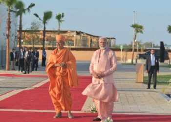 അറബി നാടിനെയും പൂജിക്കുന്ന ഹൈന്ദവ വിശ്വാസം; പ്രൗഢ​ഗംഭീരമായ ചടങ്ങോടെ അബുദാബിയിലെ ബാപ്പ്സ് ഹിന്ദു മന്ദിർ ഉദ്ഘാടനം ചെയ്യ്ത് പ്രധാനമന്ത്രി നരേന്ദ്ര മോദി