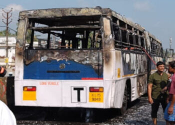 കായംകുളത്ത് ഓടിക്കൊണ്ടിരുന്ന കെഎസ്ആര്ടിസി ബസിന് തീപിടിച്ചു