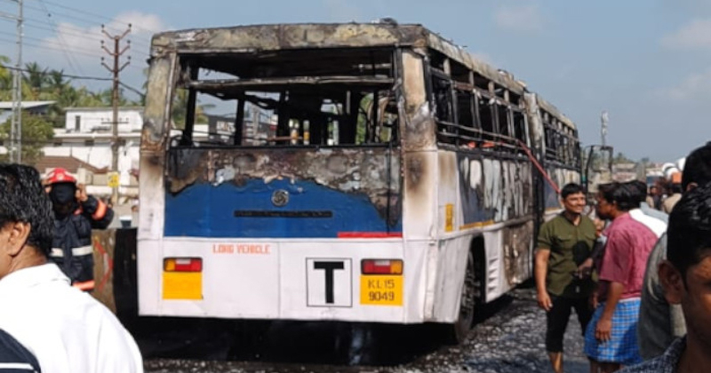 കായംകുളത്ത് ഓടിക്കൊണ്ടിരുന്ന കെഎസ്ആര്‍ടിസി ബസിന് തീപിടിച്ചു