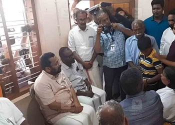 ‘നിങ്ങൾക്ക് മൃഗങ്ങൾ വോട്ട് ചെയ്താൽ മതിയോ?’: വയനാട്ടിൽ എത്തിയ മന്ത്രിപടയോട് അജീഷിന്റെ മകൻ അലൻ