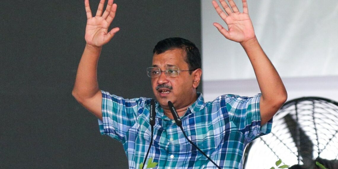 വിലങ്ങിട്ട് ഇഡി; അരവിന്ദ് കെജ്‍രിവാൾ അറസ്റ്റിൽ