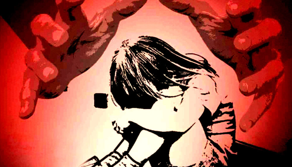 അതിരപ്പിള്ളിയില് പ്രായപൂര്ത്തിയാവാത്ത പെണ്കുട്ടിയെ മദ്യം നല്കി പീഡിപ്പിച്ചു.