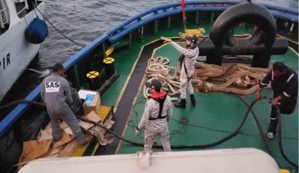 അറബിക്കടലിൽ 23 പാകിസ്ഥാൻ പൗരന്മാരുടെ ജീവൻ രക്ഷപ്പെടുത്തി ഇന്ത്യൻ നാവികസേന