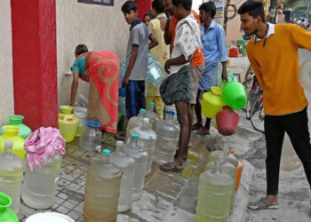 കുടിവെള്ളം കൊണ്ട് കാർ കഴുകി, ചെടിനനച്ചു; 1.1 ലക്ഷം രൂപ പിഴയീടാക്കി അധികൃതർ