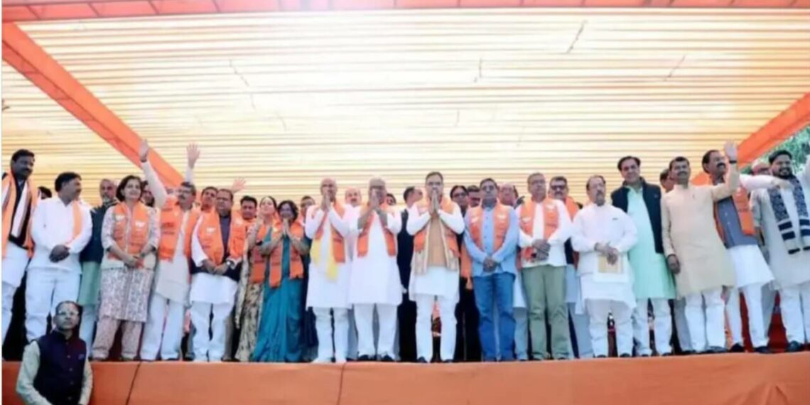 കോൺഗ്രസിന് തിരിച്ചടി; നേതാക്കൾ കൂട്ടത്തോടെ ബിജെപിയിലേക്ക്