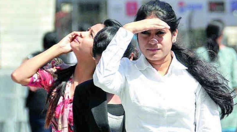 സംസ്ഥാനത്ത് 9 ജില്ലകളിൽ യെല്ലോ അലർട്ട്, കനത്ത ചൂടിൽ ജാഗ്രതാ നിർദ്ദേശം