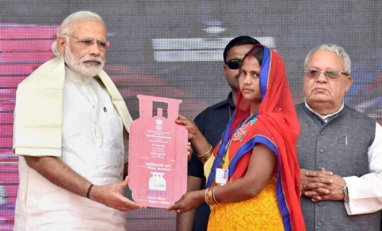 Ballia: Prime Minister Narendra Modi distributes the free LPG connections to the beneficiaries, under PM Ujjwala Yojana in Ballia on Sunday. Union Minister for Micro, Small and Medium Enterprises Kalraj Mishra is also seen. PTI Photo(PTI5_1_2016_000060B)