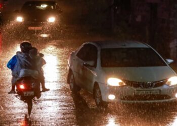 സംസ്ഥാനത്ത് മൂന്ന് മണിക്കൂറിനുള്ളിൽ നാല് ജില്ലകളിൽ മഴ, ഇടിമിന്നലിനും സാധ്യത