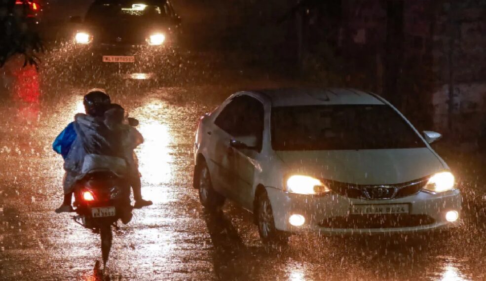 സംസ്ഥാനത്ത് മൂന്ന് മണിക്കൂറിനുള്ളിൽ നാല് ജില്ലകളിൽ മഴ, ഇടിമിന്നലിനും സാധ്യത