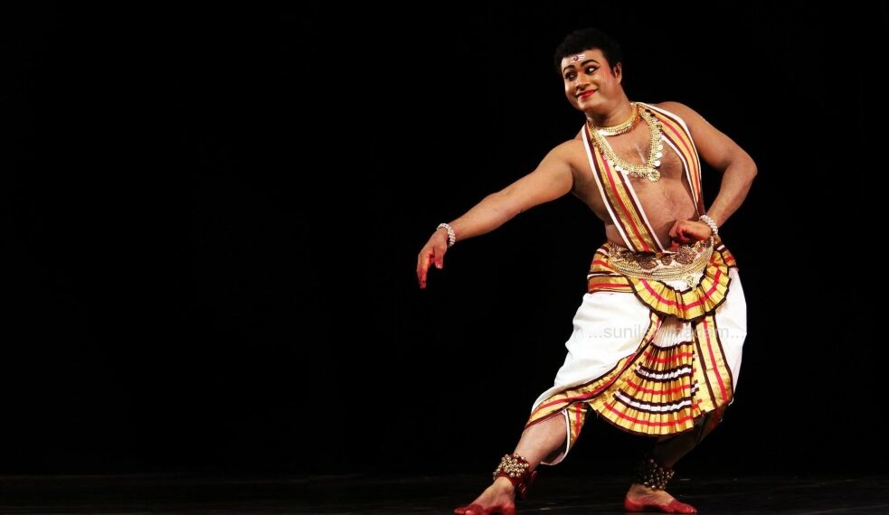 ആർഎൽവി രാമകൃഷ്ണന് ഇത് സ്വപ്ന സാഫല്യം; കലാമണ്ഡലത്തിൽ മോഹിനിയാട്ടം അവതരിപ്പിച്ചു