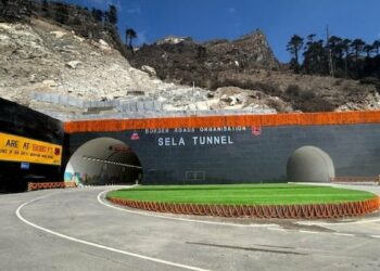 13,700 അടി ഉയരത്തില് ലോകത്തെ ഏറ്റവും നീളം കൂടിയ ബൈ ലെയിന് ടണല് ഉദ്ഘാടനം ചെയ്ത് മോദി