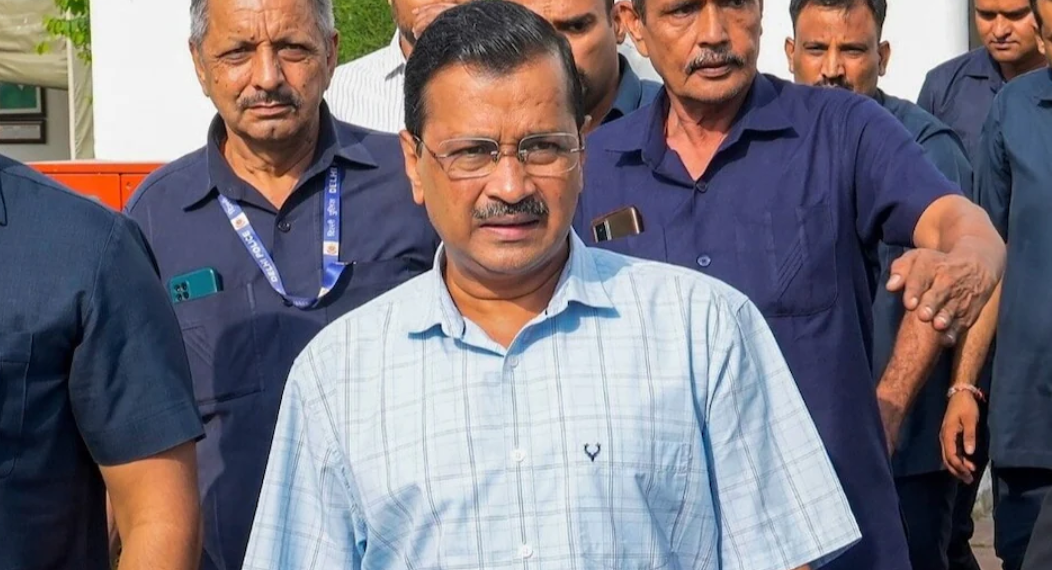 വിലങ്ങിട്ട് ഇഡി; അരവിന്ദ് കെജ്‍രിവാൾ അറസ്റ്റിൽ