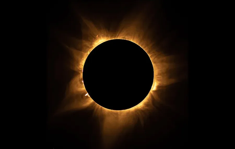 പകൽ ഇരുണ്ടു മൂടും, നട്ടുച്ചയെ പോലും ഇരുട്ടിലാഴ്ത്തും, മിസ്സാക്കരുത് ഈ അപൂർവ്വ സൂര്യ ഗ്രഹണം