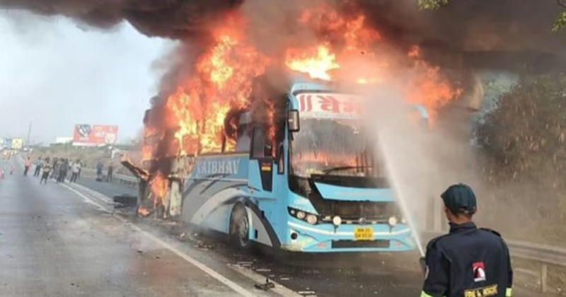 യാത്രക്കിടെ ബസ് കത്തിയമര്ന്നു; തലനാരിഴയ്ക്ക് രക്ഷപ്പെട്ട് യാത്രക്കാര്