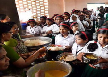 ‘സ്കൂ​ൾ ഉ​ച്ച​ഭ​ക്ഷ​ണ പ​ദ്ധ​തി​ക്ക് ഭ​ക്ഷ്യ​സു​ര​ക്ഷാ ലൈ​സ​ന്‍​സ് വേ​ണ്ട’; വി​ചി​ത്ര ഉ​ത്ത​ര​വു​മാ​യി വി​ദ്യാ​ഭ്യാ​സ വ​കു​പ്പ്