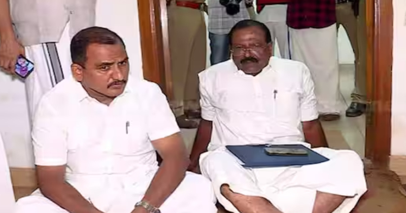 പത്രിക സമര്‍പ്പിക്കാൻ ആദ്യ ടോക്കൺ കിട്ടിയില്ല; കുത്തിയിരിപ്പ് പ്രതിഷേധവുമായി രാജ്മോഹന്‍ ഉണ്ണിത്താന്‍