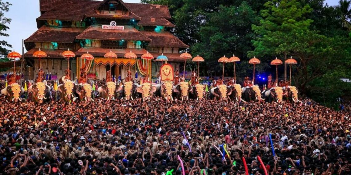 നിര്ത്തിവെച്ച തൃശൂര് പൂരം വെടിക്കെട്ട് ആരംഭിച്ചു; പാറമേക്കാവ് വിഭാഗത്തിന്റെ വെടിക്കെട്ട് അവസാനിച്ചു, ഉടന് തിരുവമ്പാടി വിഭാഗം വെടിക്കെട്ടും ആരംഭിക്കും.