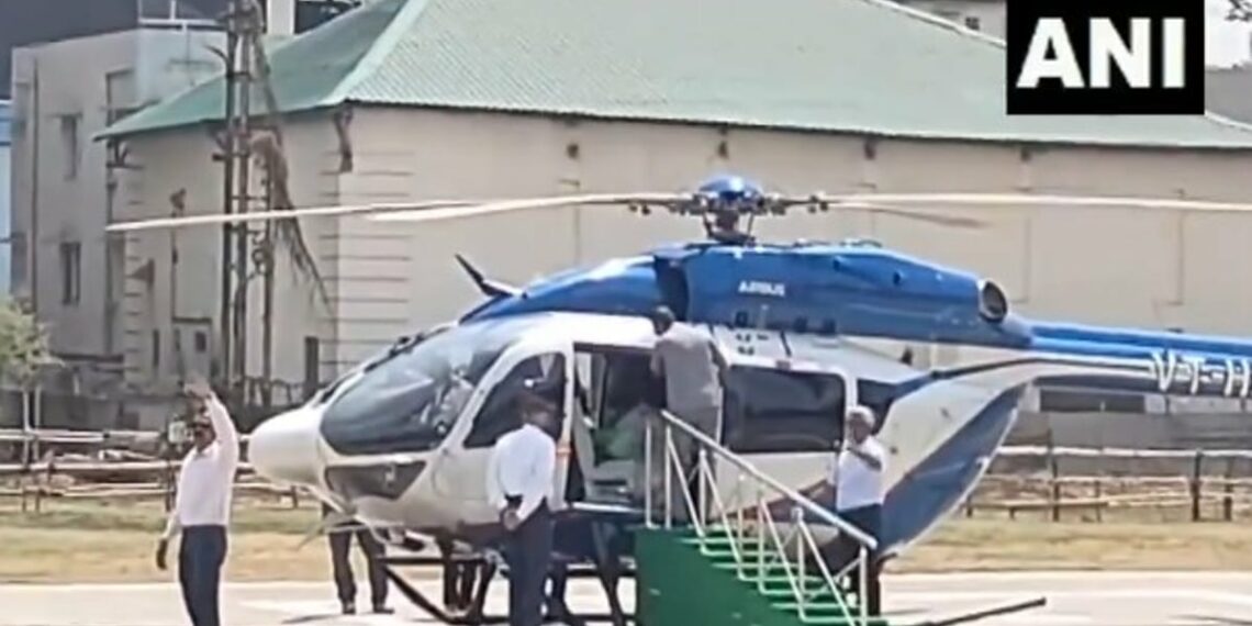 ഹെലികോപ്റ്ററില് ഇരിക്കുന്നതിനിടെ വീണ് മമതാ ബാനര്ജിക്ക് പരിക്ക്