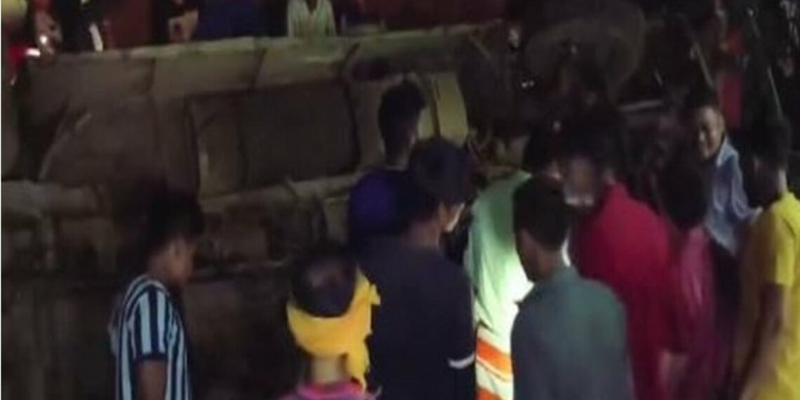 ഛത്തീസ്ഗഢിൽ ബസ് കൊക്കയിലേക്ക് മറിഞ്ഞ് അപകടം; 12 മരണം