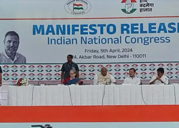 ‘ ജാതി സെൻസസ് നടപ്പാക്കും, സ്ത്രീകൾക്ക് ഒരു ലക്ഷം രൂപ’; വമ്പൻ വാഗ്ദാനങ്ങളുമായികോൺഗ്രസിന്റെ പ്രകടന പത്രിക