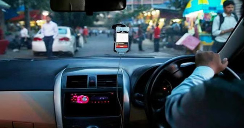 ഇനി മുതല്‍ സ്വന്തം കുടുംബ ഫോട്ടോ ഡ്രൈവറുടെ മുന്നില്‍ വെക്കണം; നിര്‍ദേശവുമായി യുപി ഗതാഗത വകുപ്പ്