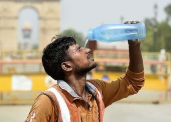 വിയർത്തു കുളിച്ച് ഡല്ഹി, 47 ഡിഗ്രി കടന്നു; അഞ്ചുദിവസം റെഡ് അലര്ട്ട്