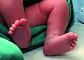 എറണാകുളത്ത് ഹോസ്റ്റലിലെ ശുചിമുറിയില് യുവതി പ്രസവിച്ചു; ഗര്ഭം ധരിച്ചത് കാമുകനില്നിന്നാണെന്ന് മൊഴി