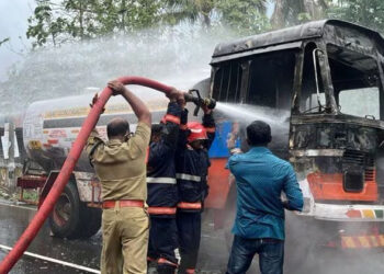 കോട്ടയത്ത് ഓടിക്കൊണ്ടിരുന്ന പെട്രോൾ ടാങ്കറിന് തീപിടിച്ചു