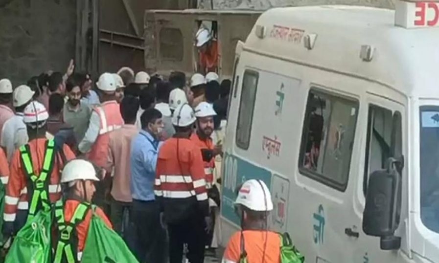 ഖനിയിൽ തകർന്ന ലിഫ്റ്റിൽ നിന്ന് 14 പേരെ രക്ഷപ്പെടുത്തി