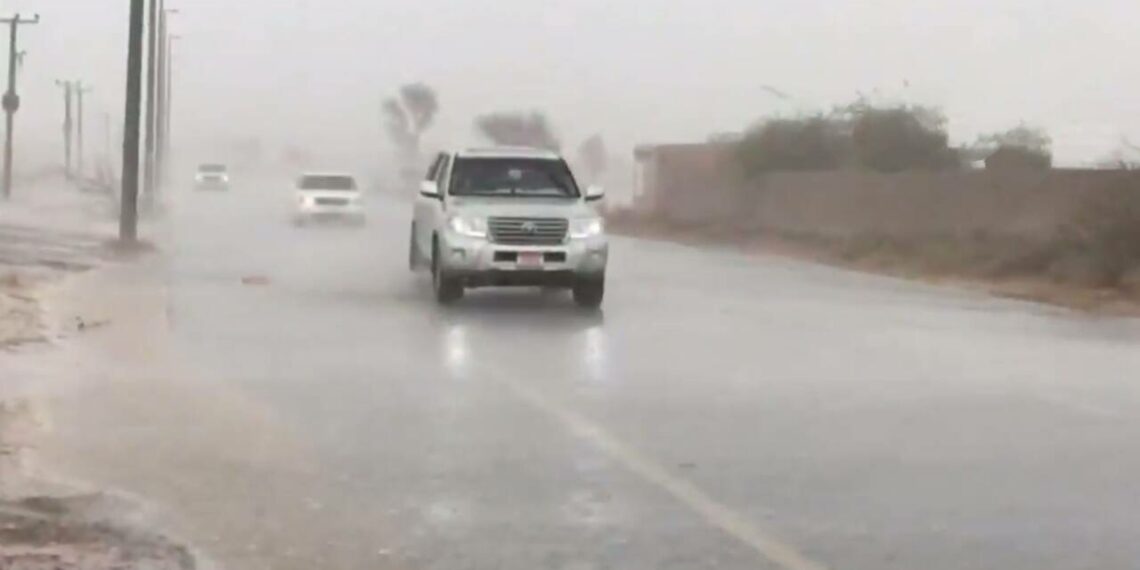 യു.എ.ഇയിലെ ശക്തമായ മഴ; വൈകുന്നേരം വരെ മഴ തുടരും