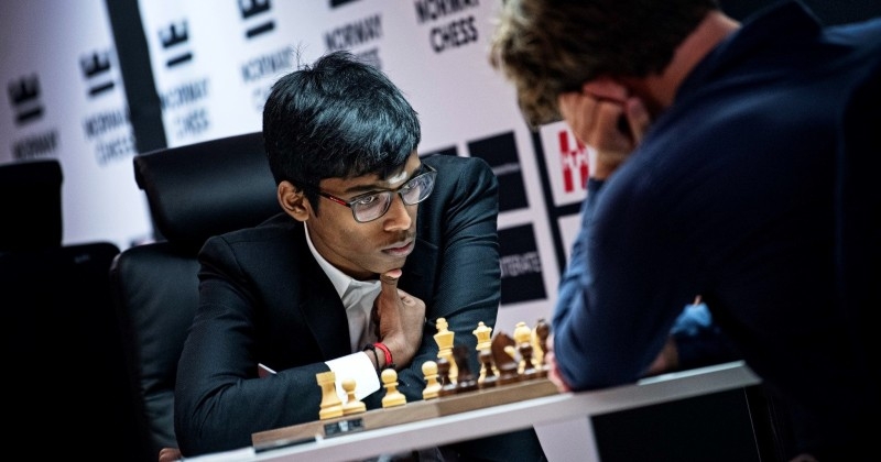 ക്ലാസിക്കൽ ചെസിൽ ചരിത്രം കുറിച്ച് പ്രഗ്നാനന്ദ; നോര്‍വെ ചെസ് ടൂര്‍ണമെന്റില്‍ കാള്‍സനെതിരേ ജയം