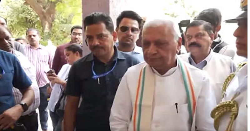 ‘ഭാരതം ഉടൻ തന്നെ ലോകത്തിലെ മഹാശക്തിയായി മാറും’; ന്യൂദൽഹി ലോക്സഭാ മണ്ഡലത്തിൽ വോട്ട് രേഖപ്പെടുത്തി ഗവർണർ