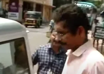 തൃശ്ശൂരില്‍ കൈക്കൂലി വാങ്ങുന്നതിനിടെ വില്ലേജ് ഫീല്‍ഡ് അസിസ്റ്റന്റ് വിജിലന്‍സ് പിടിയിൽ