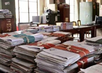 ഓഫീസിൽ എത്തുമ്പോൾ കൈയിൽ എത്ര പണമുണ്ടെന്ന് രജിസ്റ്ററിൽ എഴുതണം:സർക്കാർ ഉദ്യോഗസ്ഥർക്ക് സർക്കുലർ