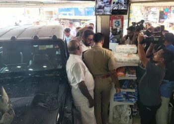 താനൂരിൽ നിയന്ത്രണം വിട്ട കാർ കടയിലേക്ക് ഇടിച്ചുകയറി; അഞ്ചുപേർക്ക് പരിക്ക്