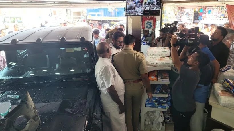 താനൂരിൽ നിയന്ത്രണം വിട്ട കാർ കടയിലേക്ക് ഇടിച്ചുകയറി; അഞ്ചുപേർക്ക് പരിക്ക്
