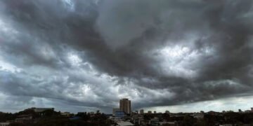 കൊടും ചൂടിനിടെ നാളെ രണ്ട് ജില്ലകളില്‍ മഴ മുന്നറിയിപ്പ്