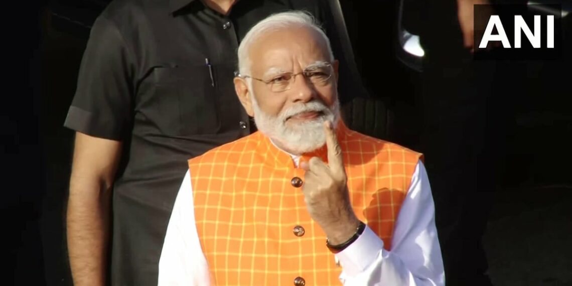 ലോക്സഭാ തിരഞ്ഞെടുപ്പ്: മൂന്നാംഘട്ടം തുടങ്ങി; അമിത് ഷായ്‌ക്കൊപ്പം എത്തി വോട്ടുചെയ്ത് പ്രധാനമന്ത്രി