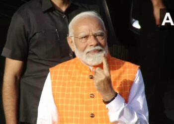 ലോക്സഭാ തിരഞ്ഞെടുപ്പ്: മൂന്നാംഘട്ടം തുടങ്ങി; അമിത് ഷായ്‌ക്കൊപ്പം എത്തി വോട്ടുചെയ്ത് പ്രധാനമന്ത്രി